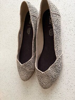 TOMS Beige Flats with Black Speckled Pattern